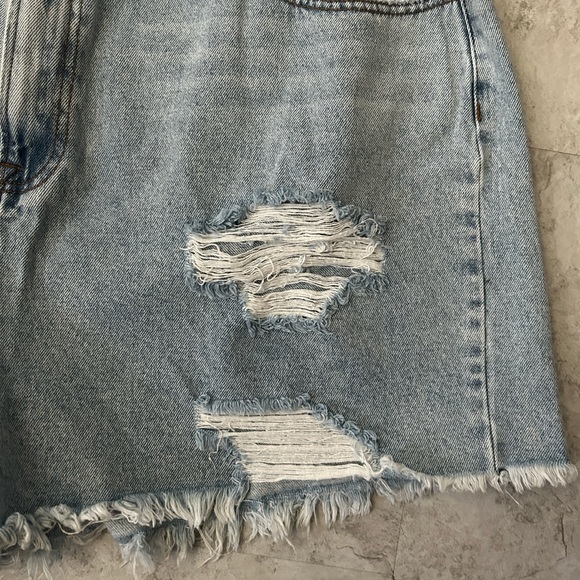 Forever 21 Plus Size Shorts Frayed Denim Mom Shorts 18” NWOT - Picture 8 of 11